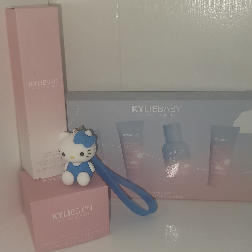 KYLIE JENNER Skin Care Set